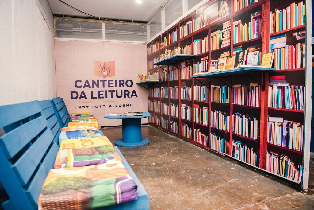 Dia Nacional do Livro: conheça a iniciativa Canteiro da Leitura do Instituto A.Yoshii