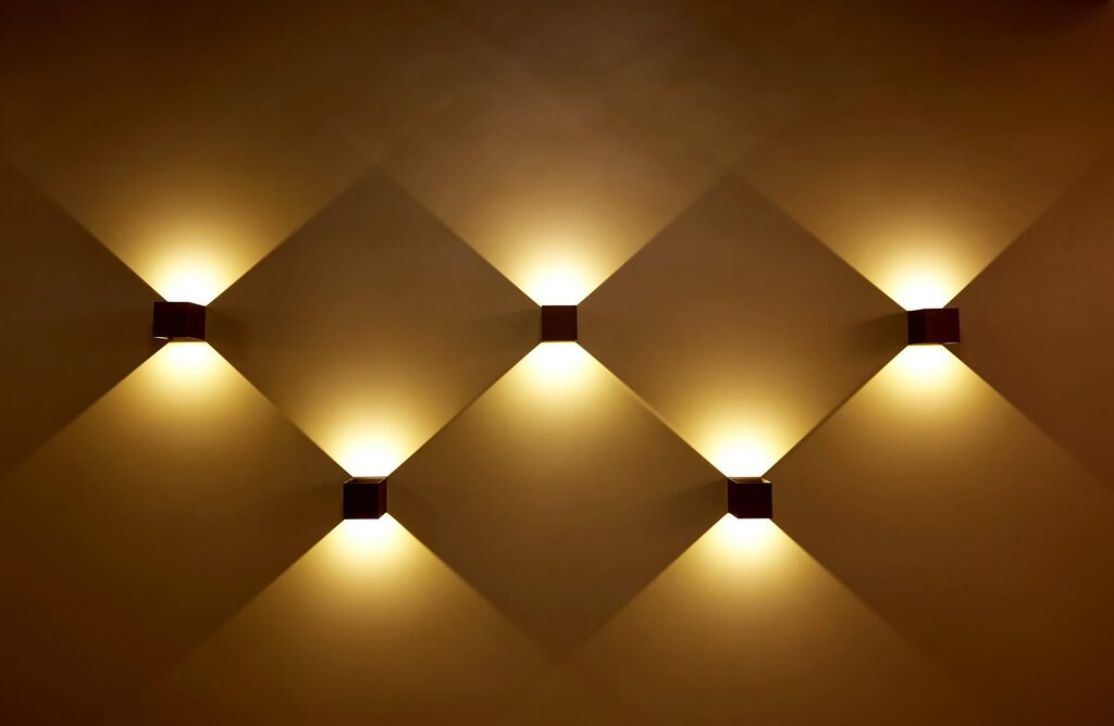 Arte da iluminação: 5 dicas para levar conforto e elegância para sua casa